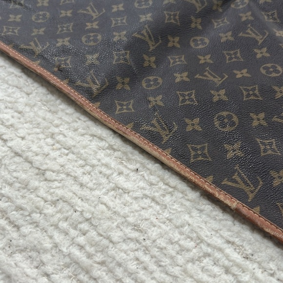 Louis Vuitton Garment Bag - Picture 8 of 13